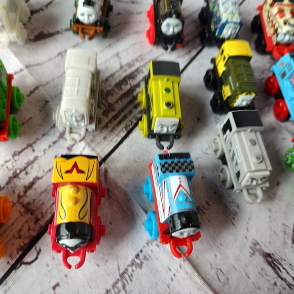 Thomas The Train Minis Lot Toys Thomas And Friends Collection ~ Lot Of 16 - Picture 4 of 12